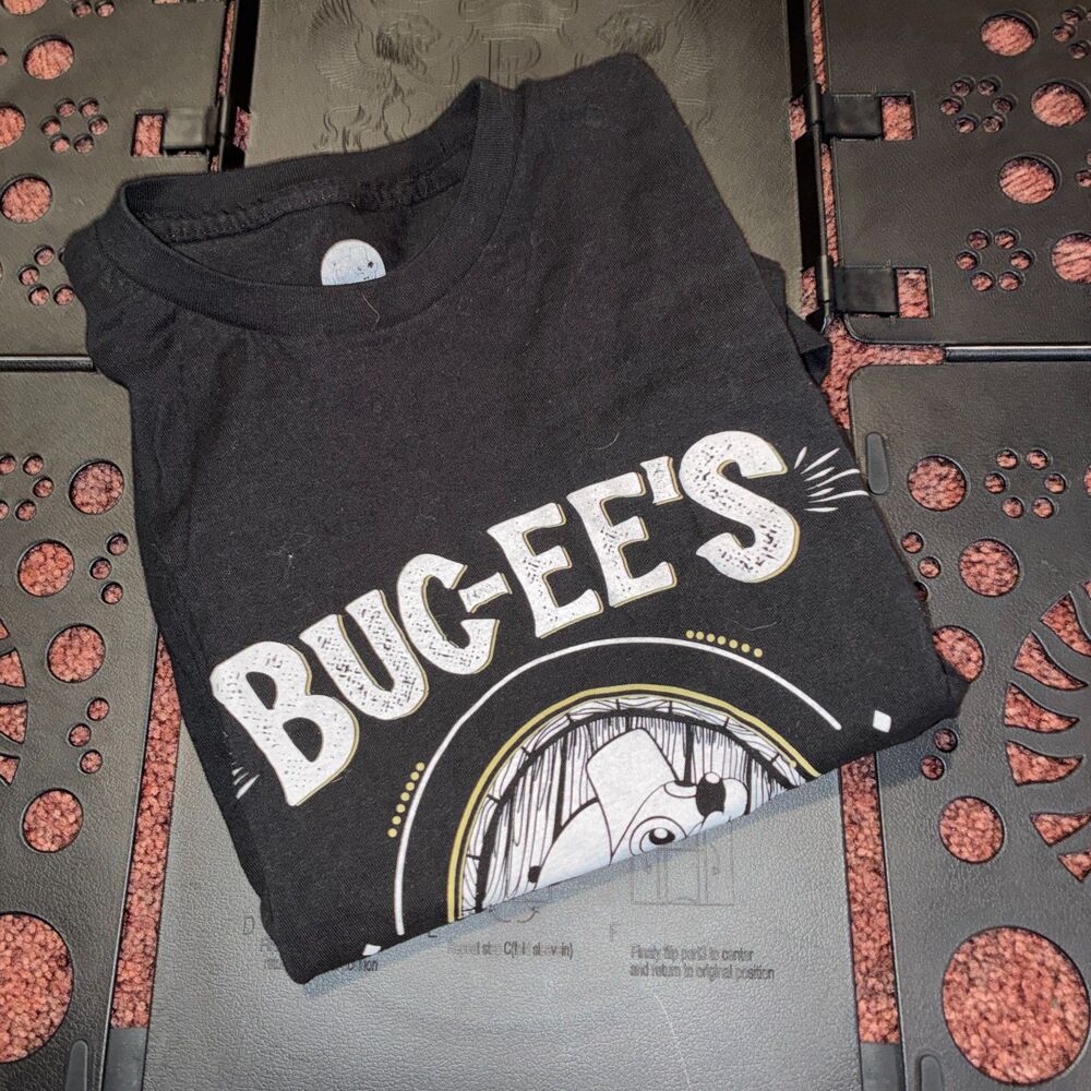 Buc-ee's Kentucky Estd. 2022 Graphic Souvenir Tee Shirt Medium
